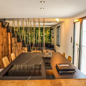 Casa Jungle ! Superb Duplex Apartment, Place Des Lices ! Saint-Tropez